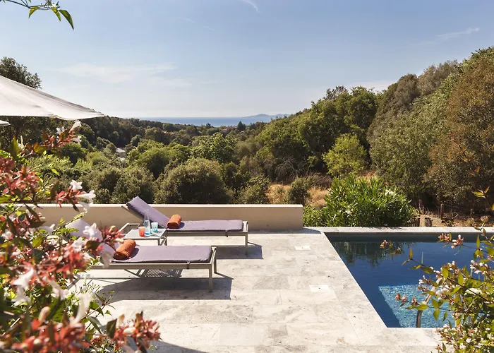 Le Ruone 4* Calcatoggio (Corsica)